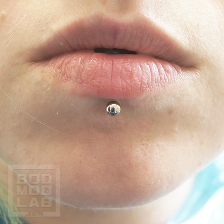 ПИРСИНГ LABRET