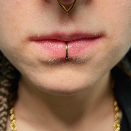 ПИРСИНГ LABRET