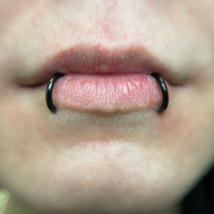 ПИРСИНГ LABRET УКУСЫ