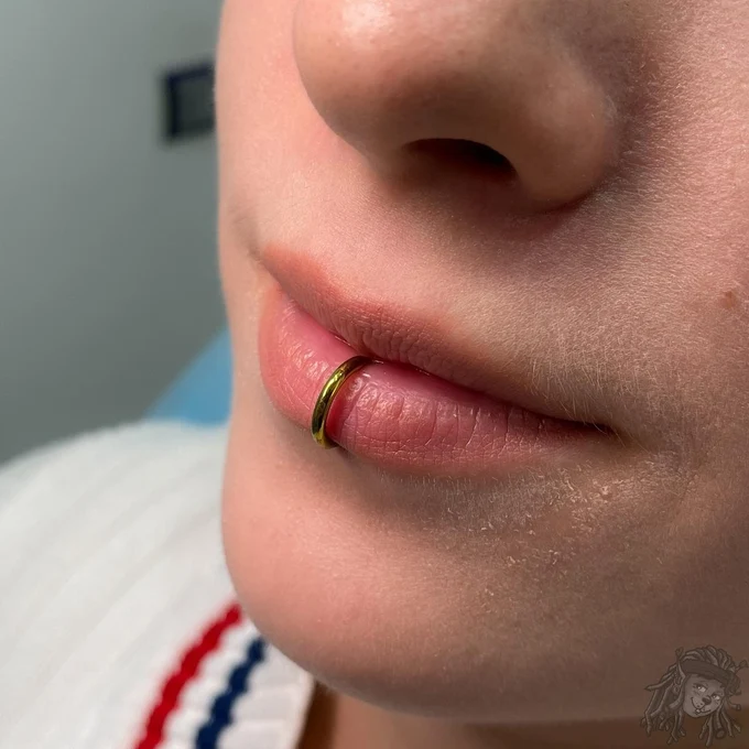 ПИРСИНГ LABRET