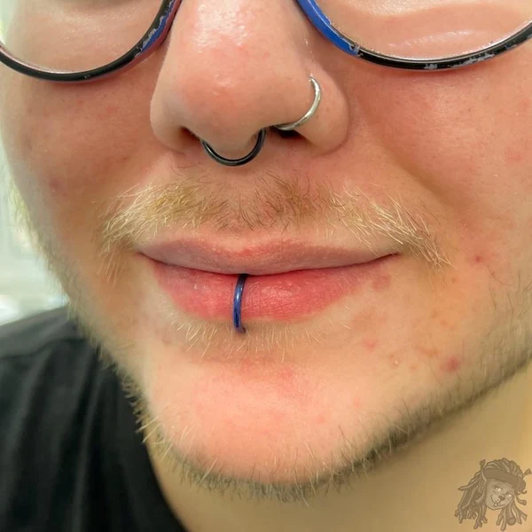 ПИРСИНГ LABRET