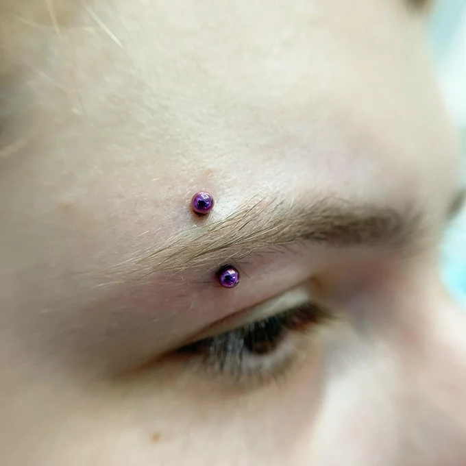 ПИРСИНГ БРОВИ