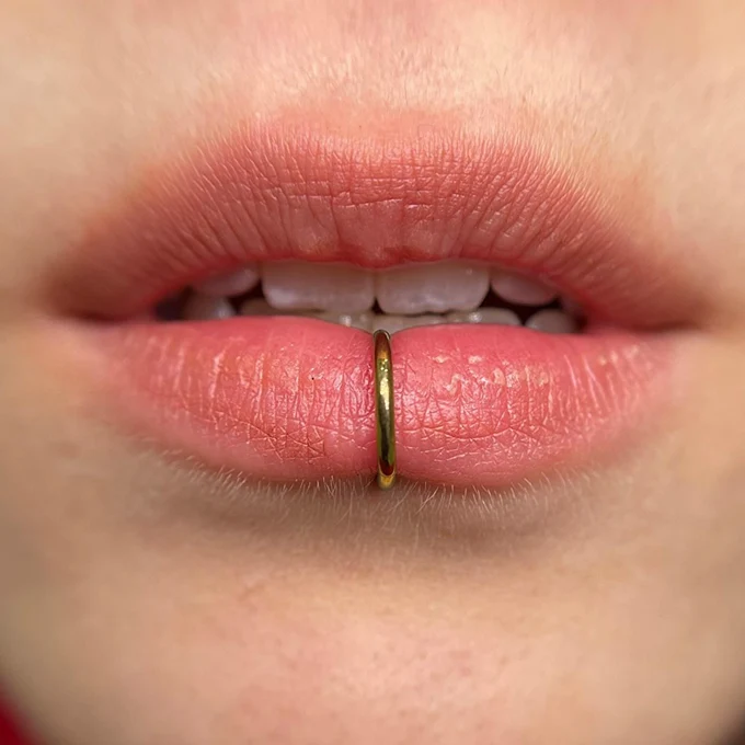 ПИРСИНГ LABRET