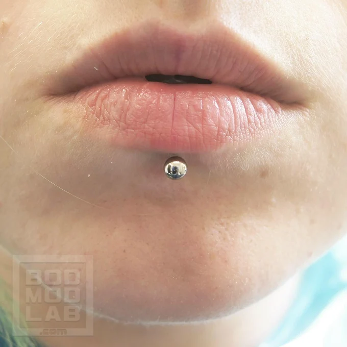 ПИРСИНГ LABRET