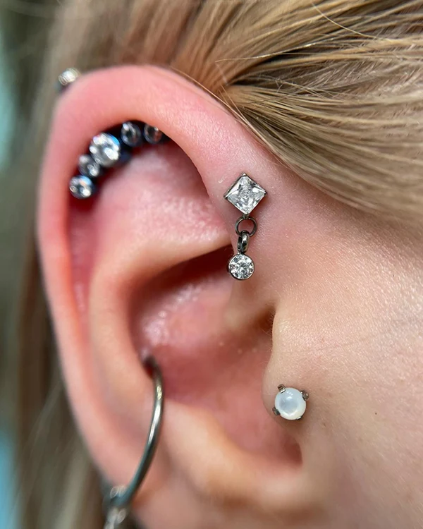 ПИРСИНГ FORWARD HELIX