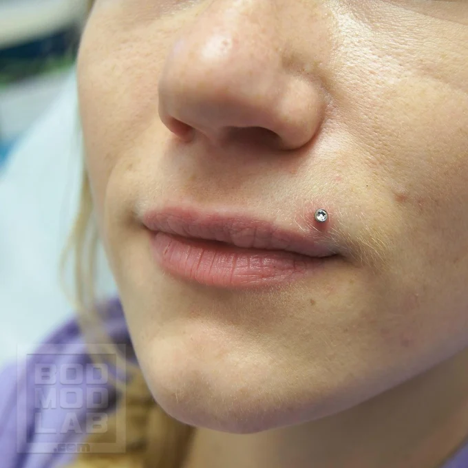 ПИРСИНГ MONROE