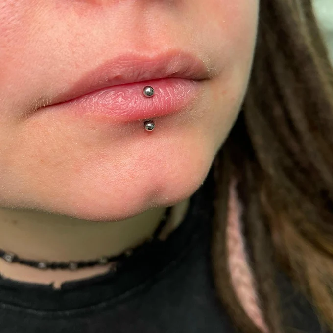 ПИРСИНГ VERTICAL LABRET