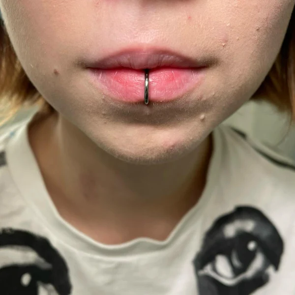 ПИРСИНГ LABRET